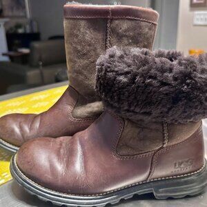 SOLD - UGG Brooks Leather Shearling Lined Boots Women's Size 8